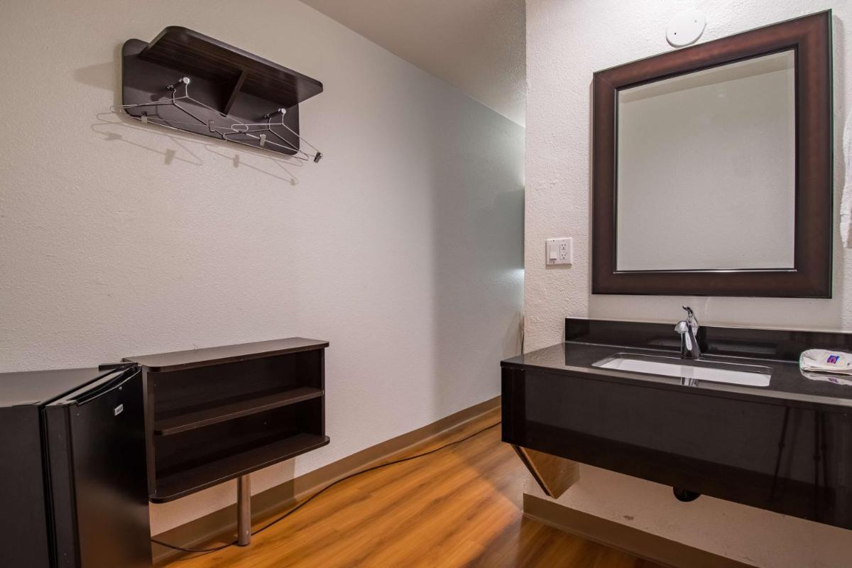 Motel 6-San Bernardino, CA - Downtown - Housity