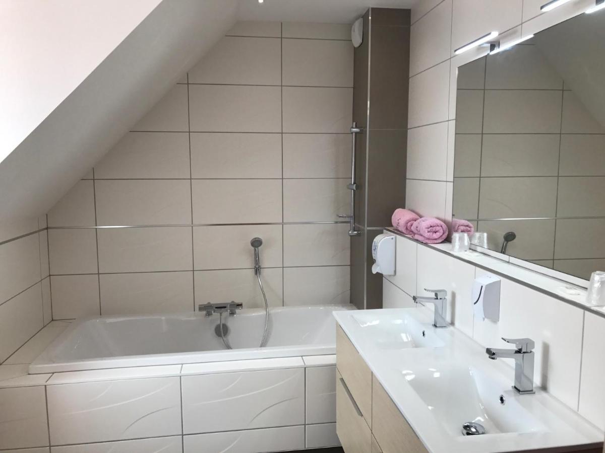 Salle de bains dans l'établissement Au Soleil, Hôtel Restaurant & Spa