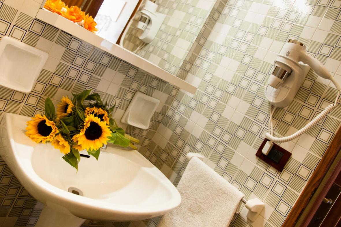 Hotel STELLA D'ORO - Housity