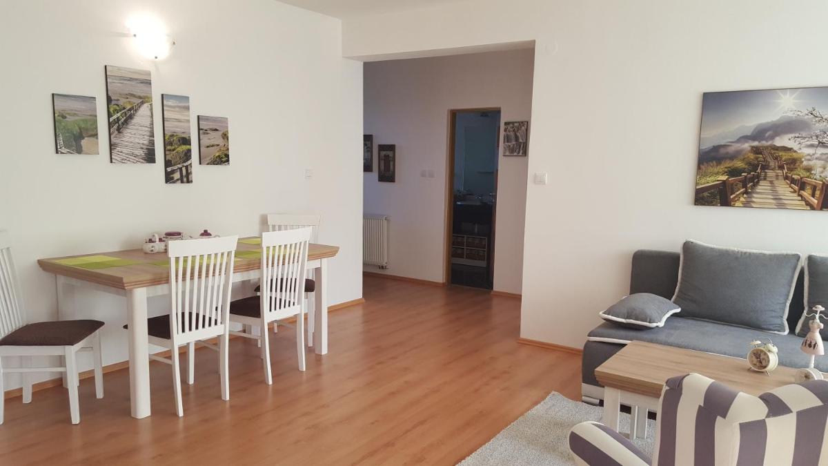 Pinewood Valley Oasis - Housity