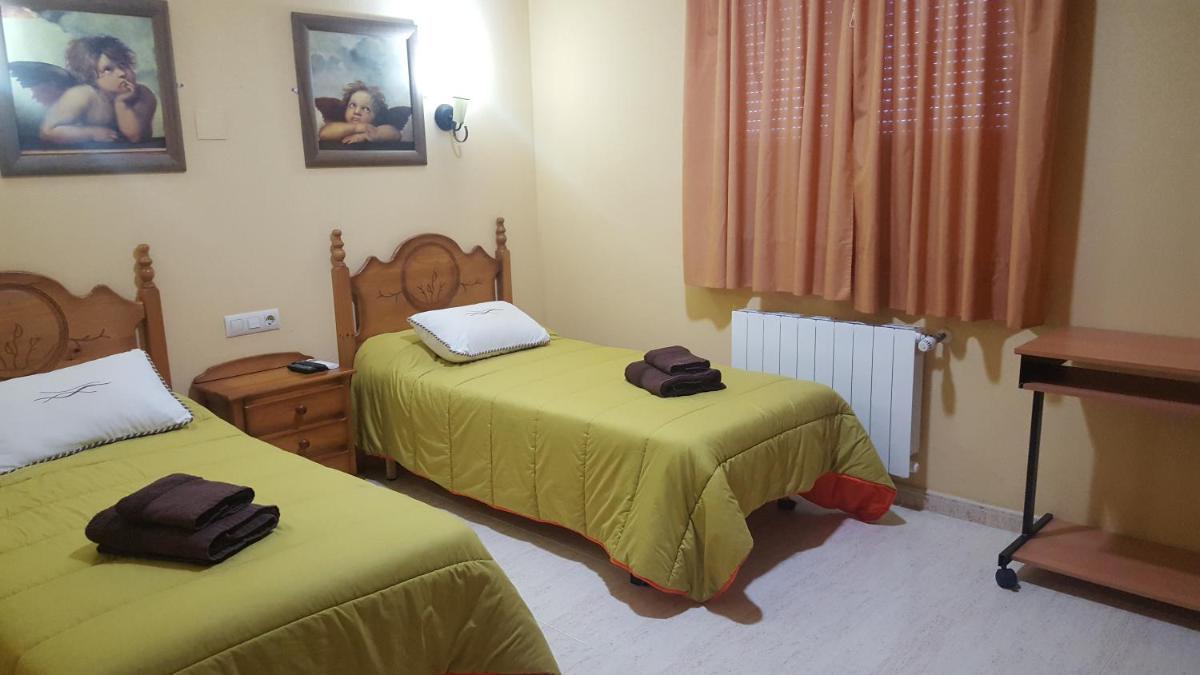 Hotel Banyeres - Housity