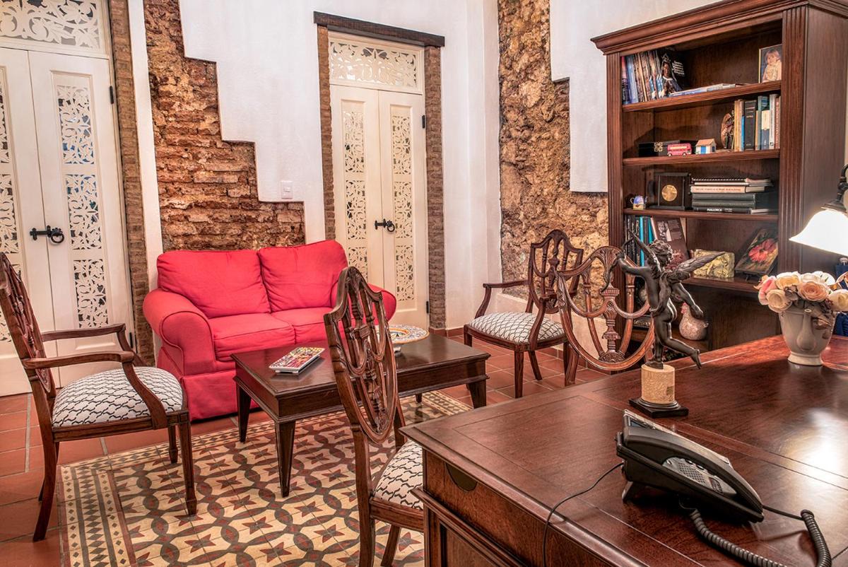 Colonial 154 H Boutique - Housity