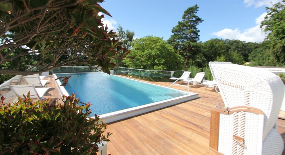 Der Swimmingpool an oder in der Nähe von ROEWERS Privathotel & Spa