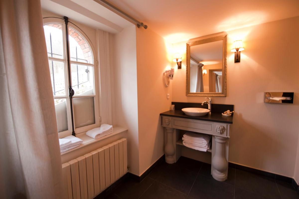 Salle de bains dans l'établissement Hôtel Restaurant Spa Le Sauvage