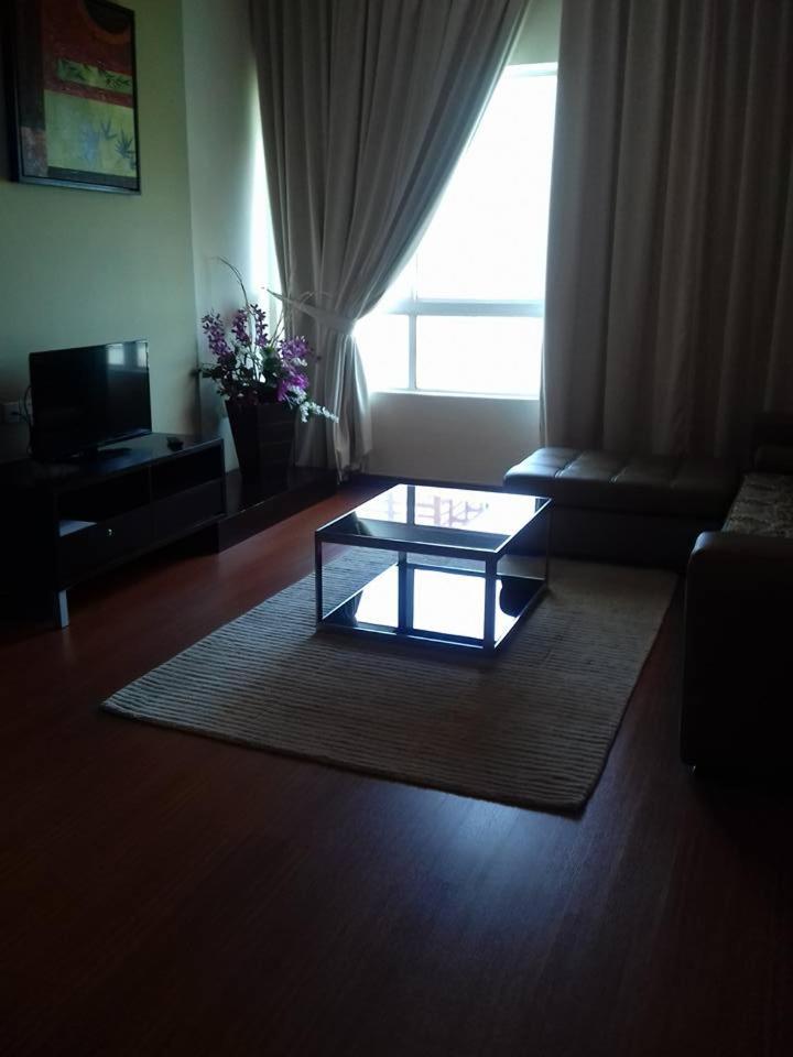 Hypermall Apartment - Housity