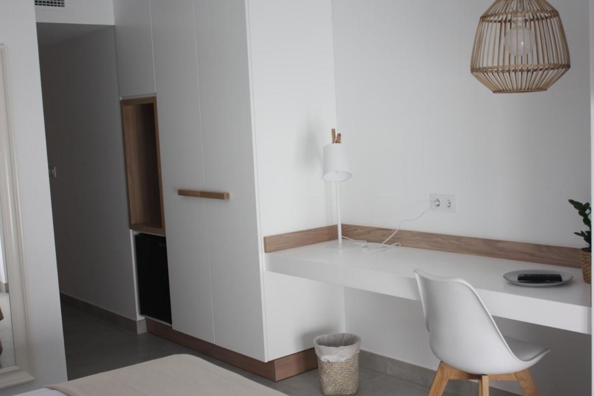 Hostal Cervantes Playa - Housity