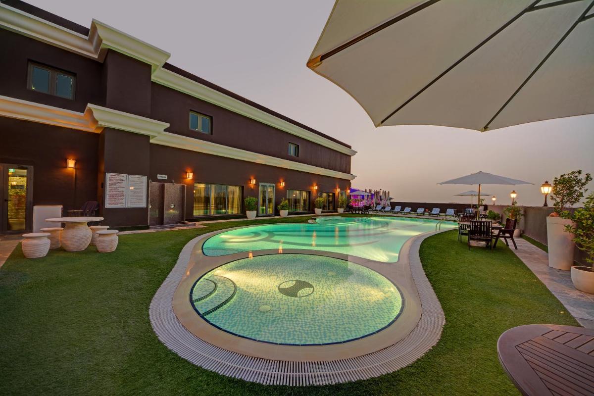 Royal Ascot Hotel - Housity