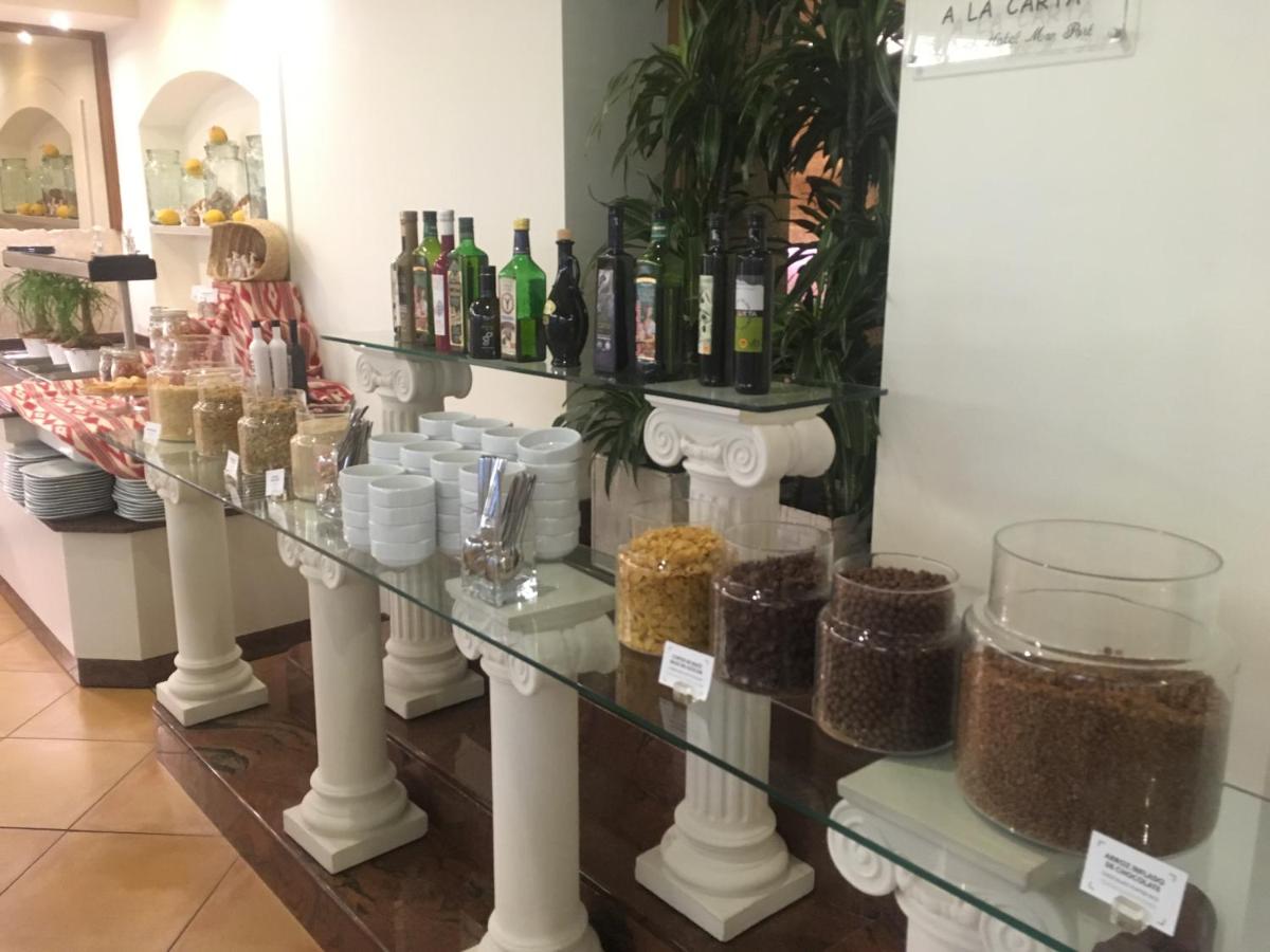 Comida en o cerca de este hotel