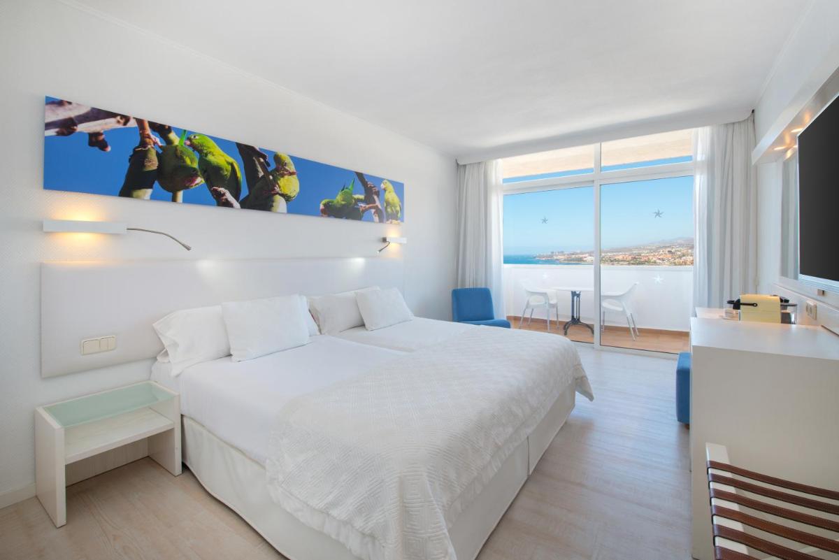 Iberostar Waves Bouganville Playa - Housity