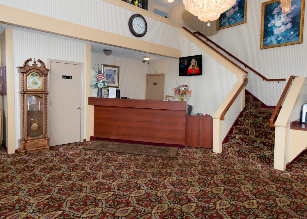 Hampton Falls Inn - Housity