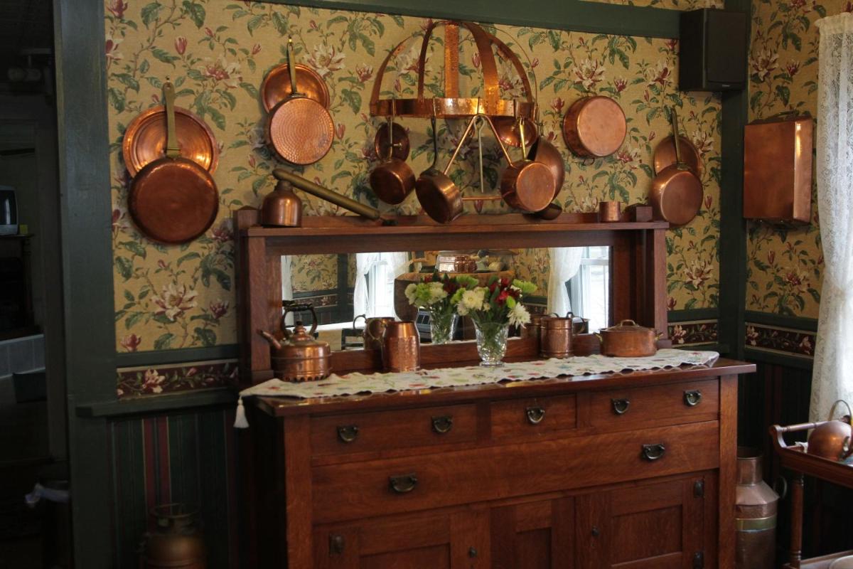 Glass Magnolia Bed & Breakfast - Housity
