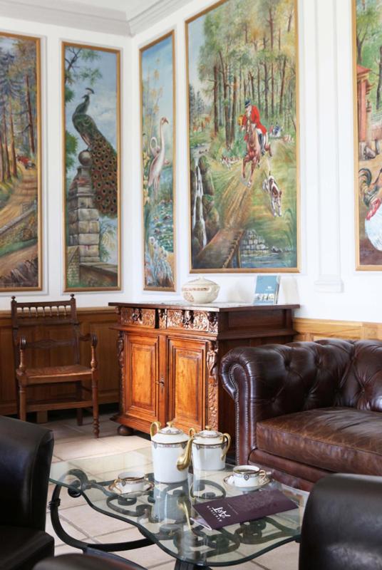 Coin salon dans l'établissement Domaine Saint-Roch Hotel Spa
