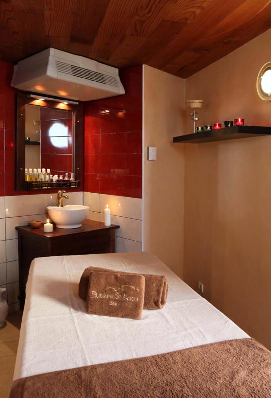Un ou plusieurs lits dans un hébergement de l'établissement Domaine Saint-Roch Hotel Spa