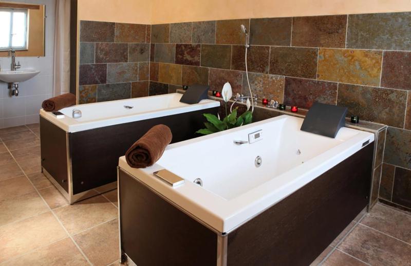 Salle de bains dans l'établissement Domaine Saint-Roch Hotel Spa