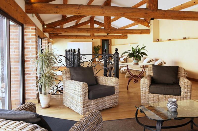 Coin salon dans l'établissement Domaine Saint-Roch Hotel Spa