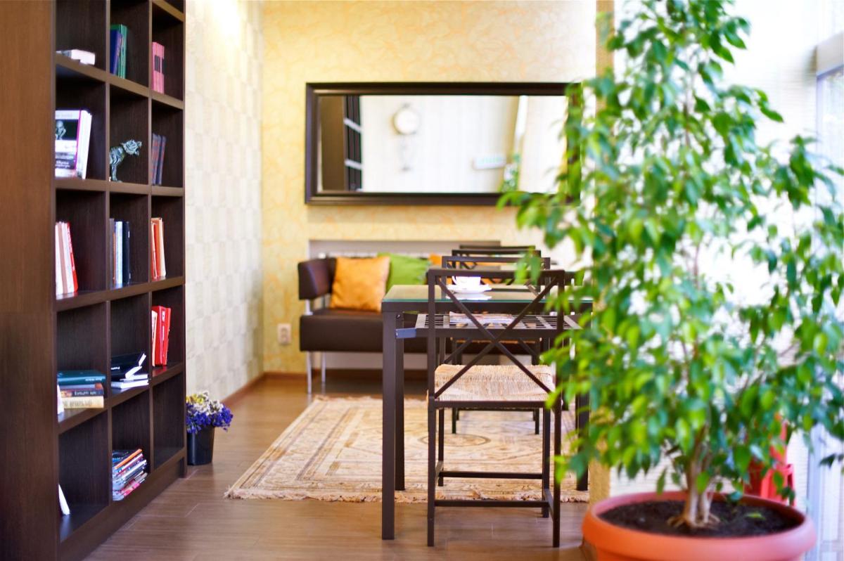 Vivat Hotel - Housity