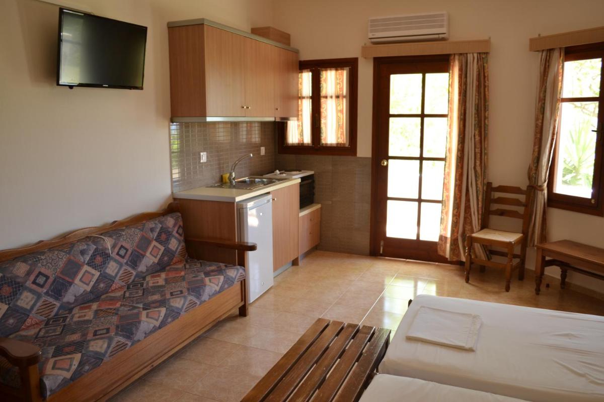 Giorgos and Maria - Housity