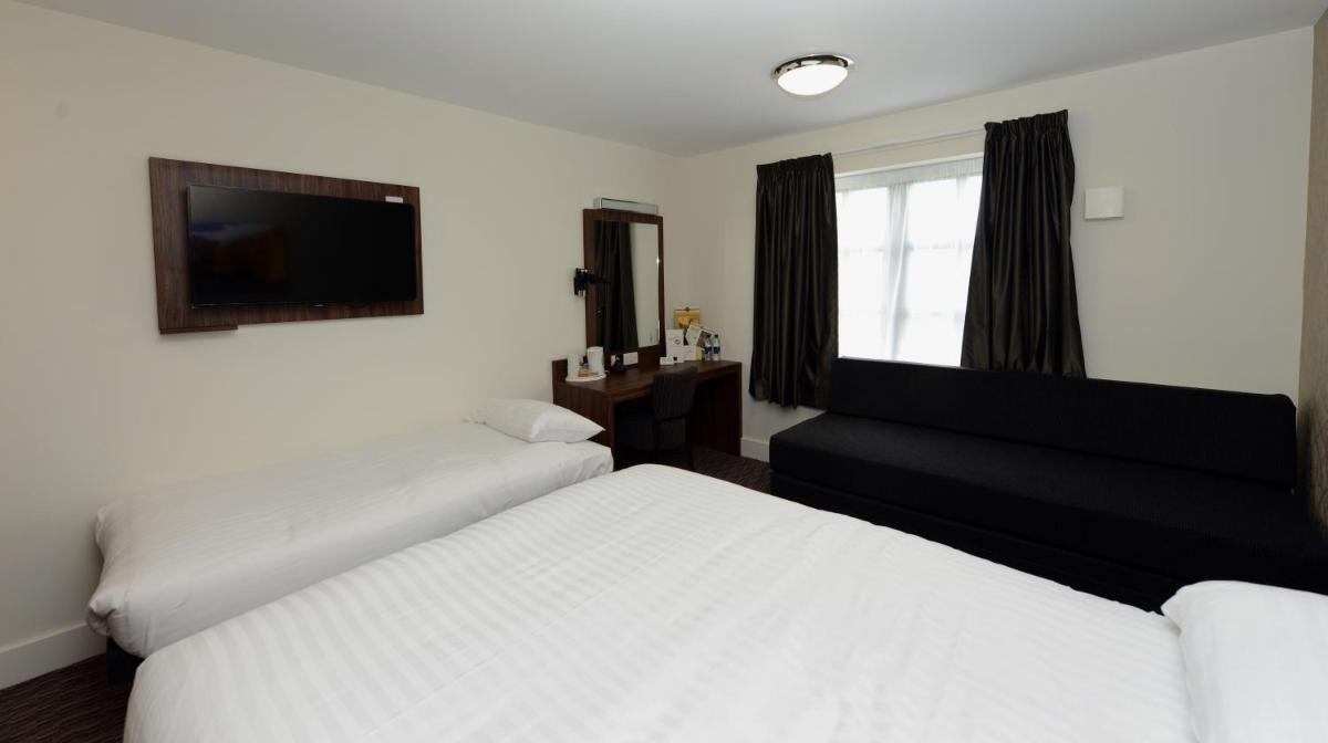 Fallow Field, Telford by Marston's Inns - Housity