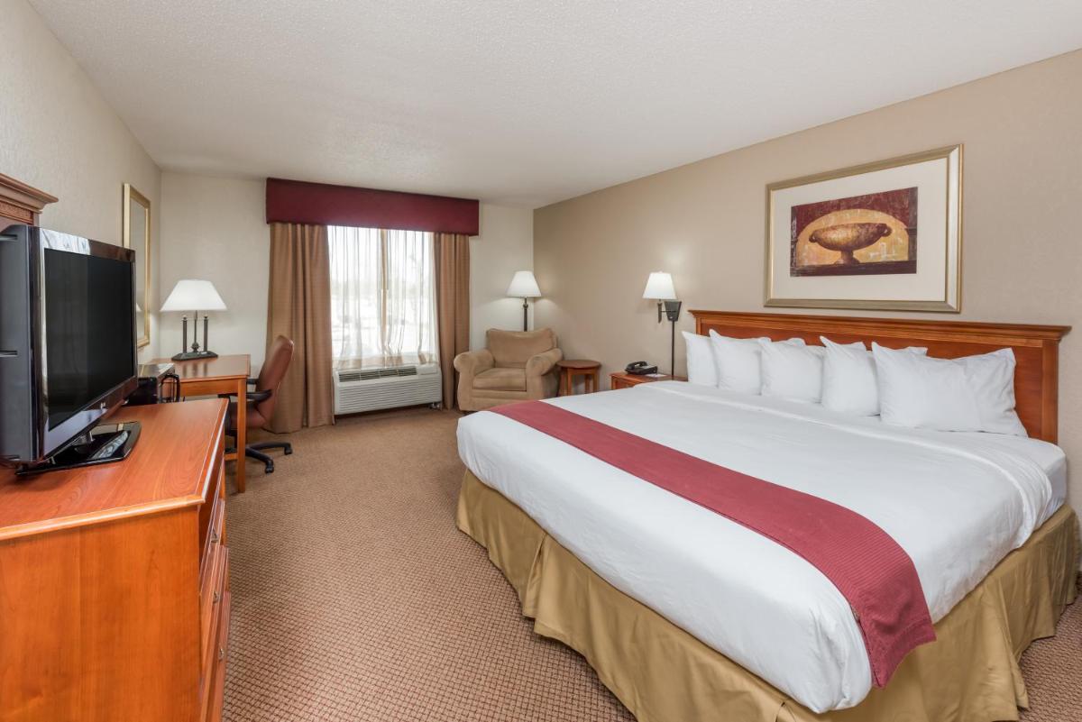 Seasons Inn & Suites Highland - Housity