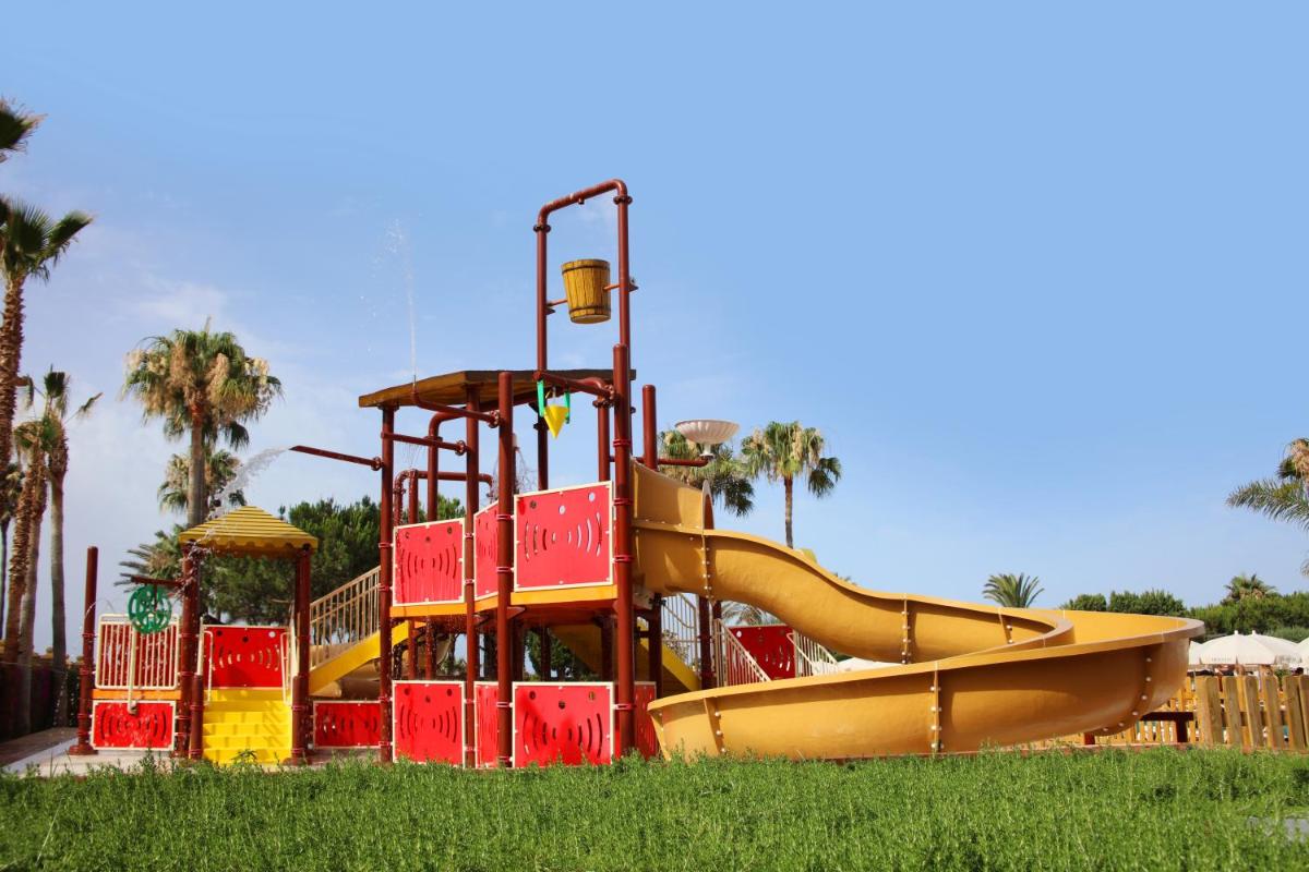 Zona de juegos infantil en Iberostar Waves Málaga Playa