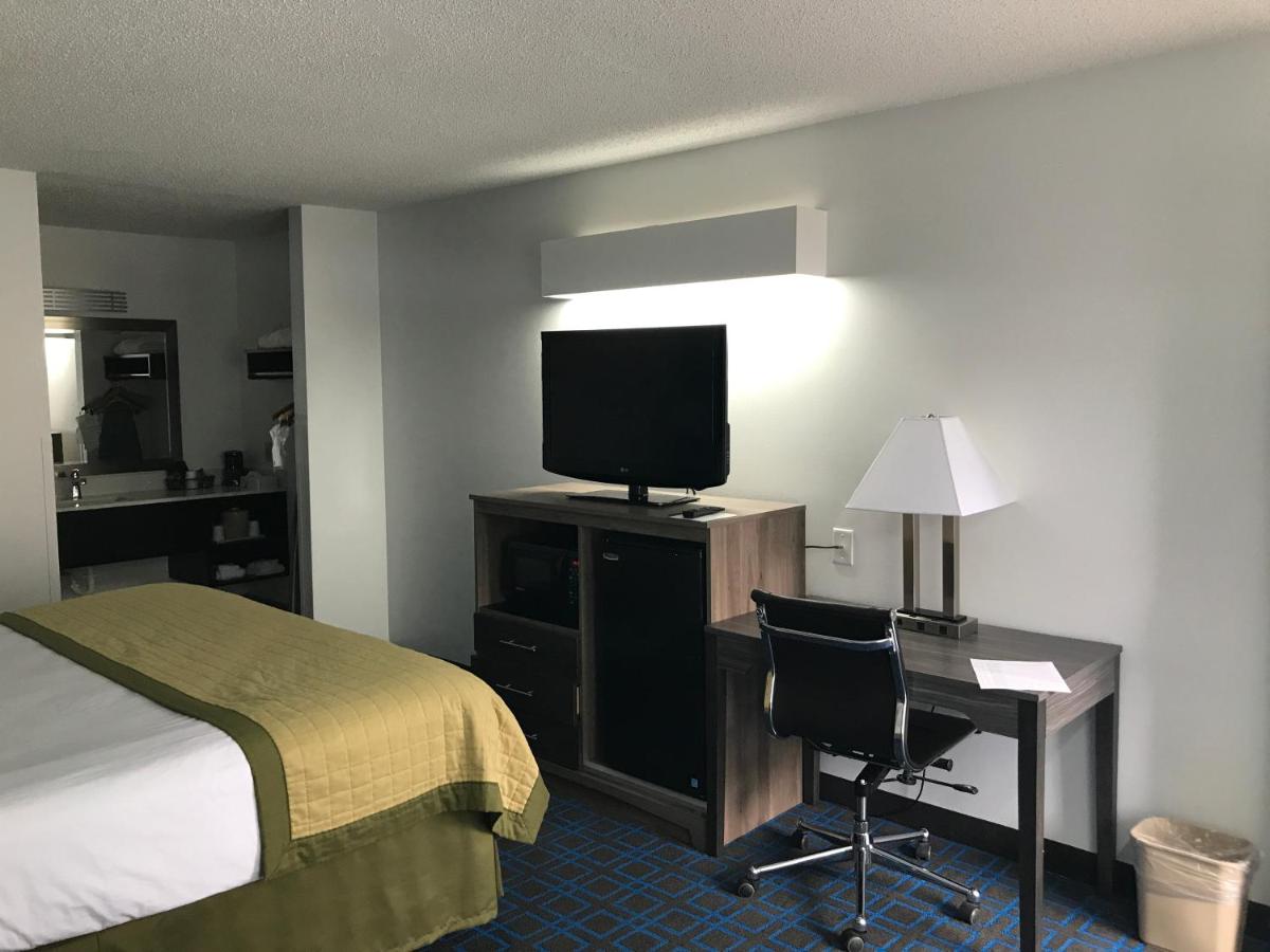 Baymont by Wyndham Anderson Clemson - Housity