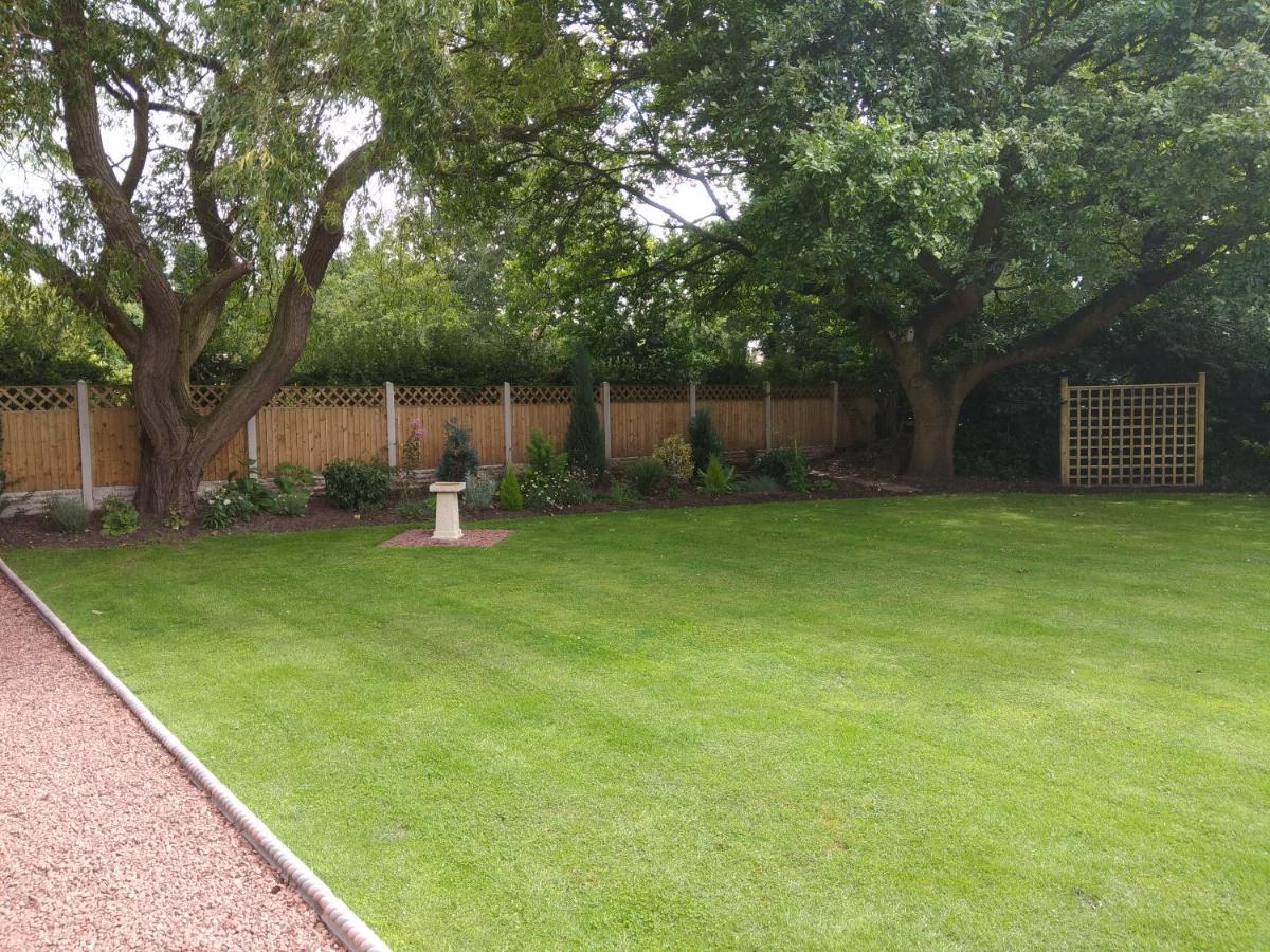 Oaktree Lodge - Housity