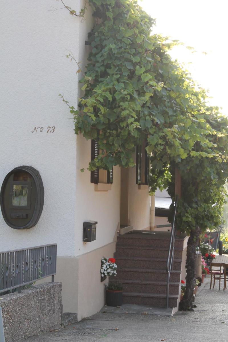 No. 73 - Idylle im Rebenmeer - Housity