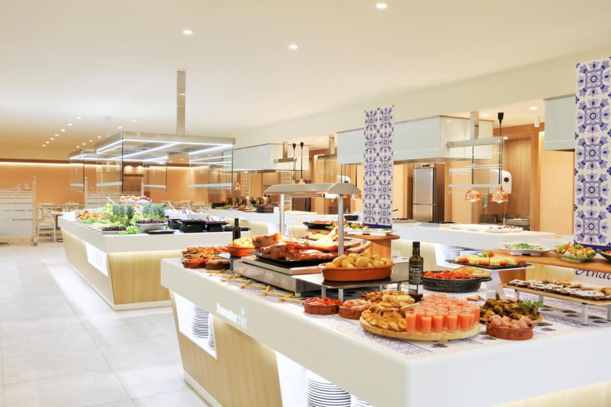Comida en o cerca de este hotel