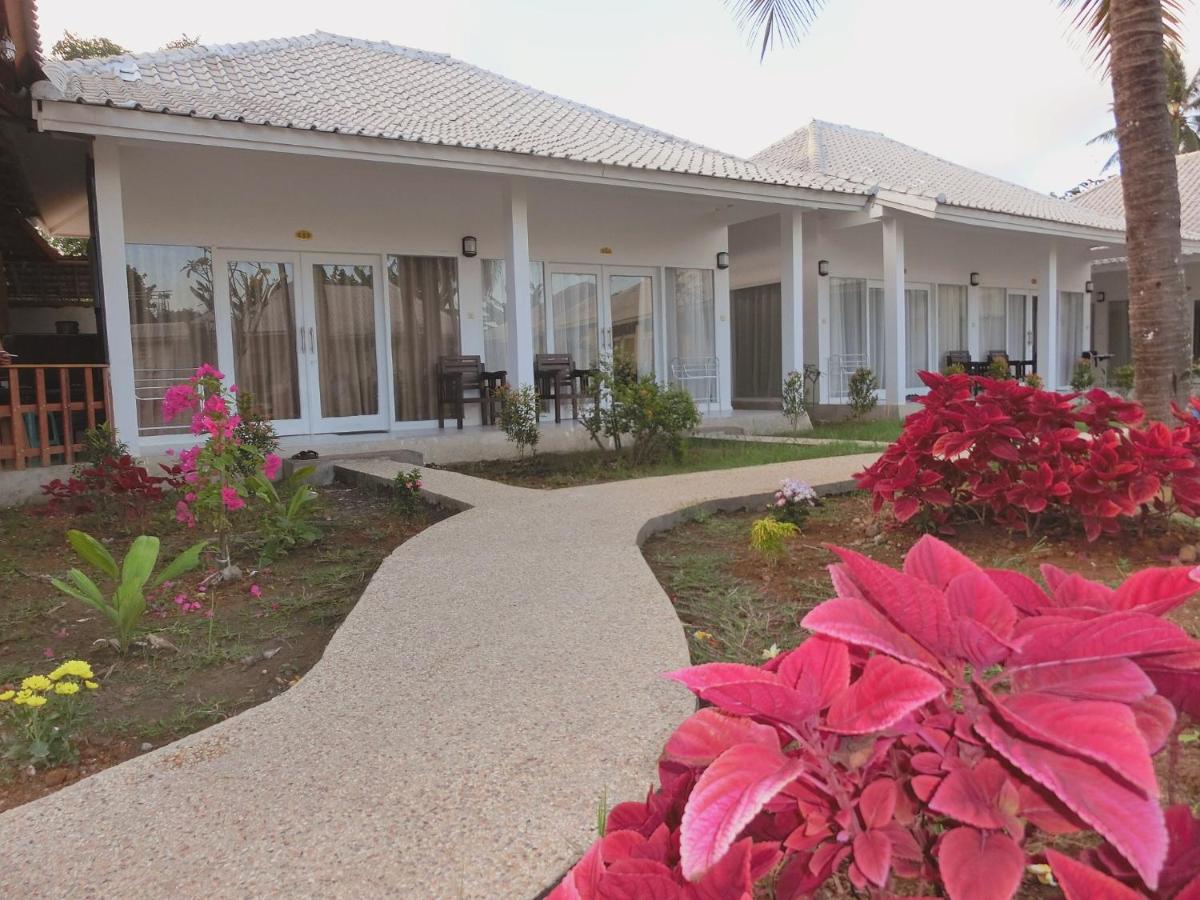 Lombok Holiday Hotel - Housity