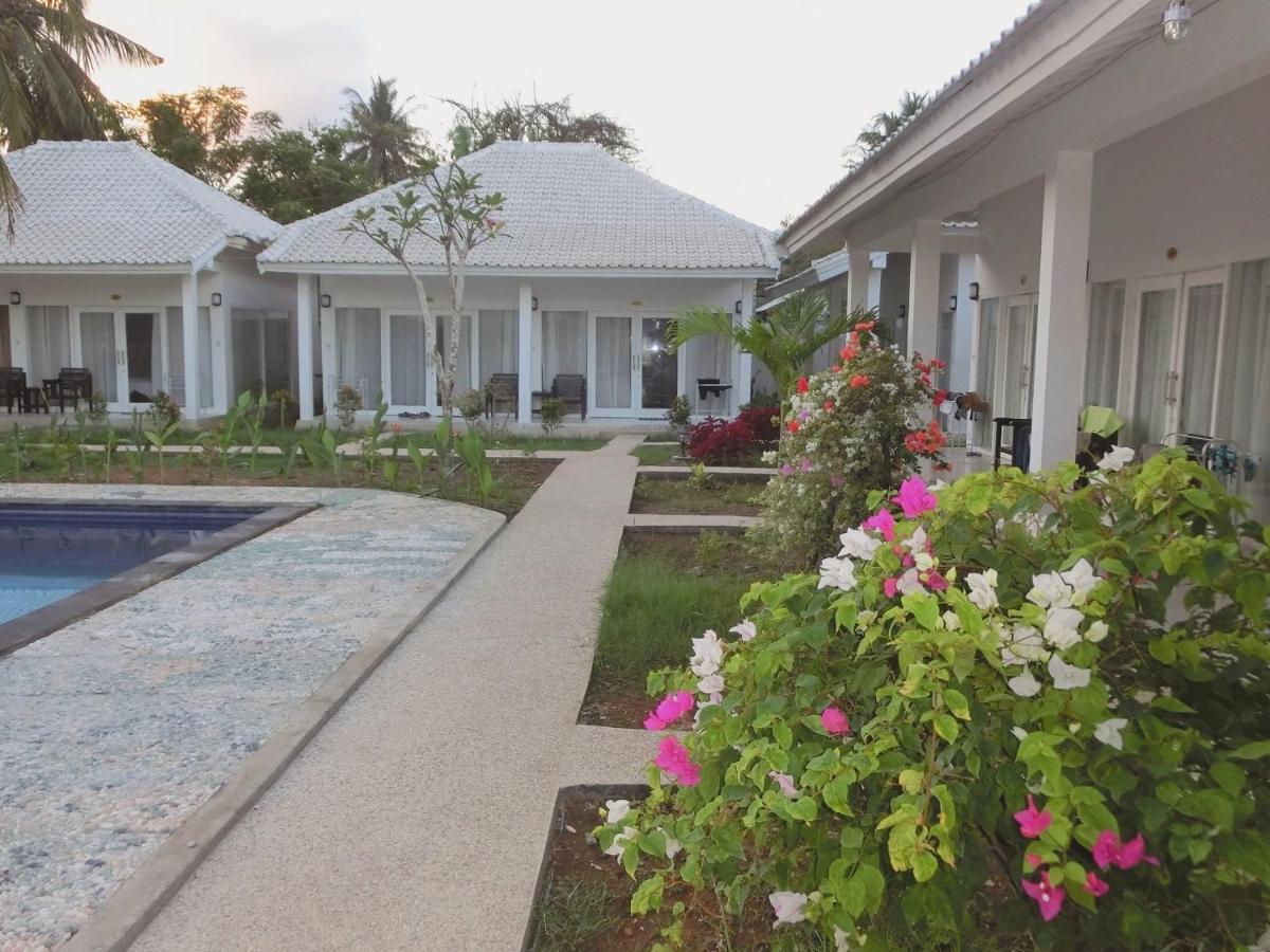 Lombok Holiday Hotel - Housity