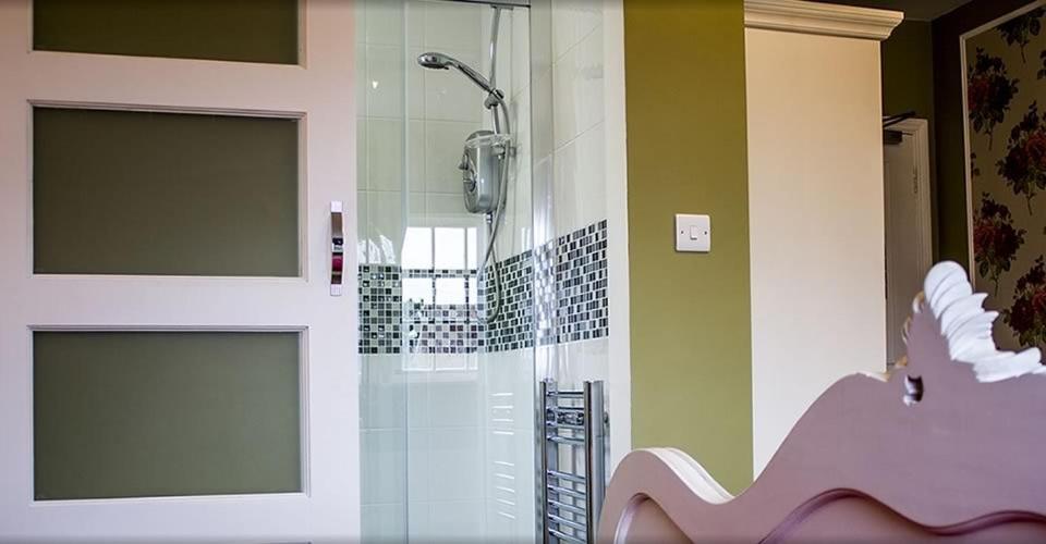 The Falcon Hotel - Housity