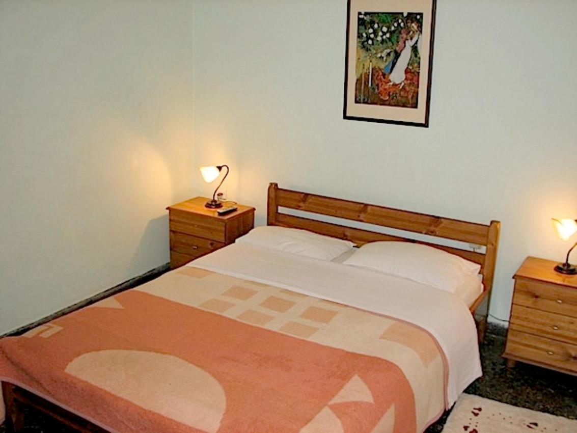 Earini Rooms And Apartments - Housity