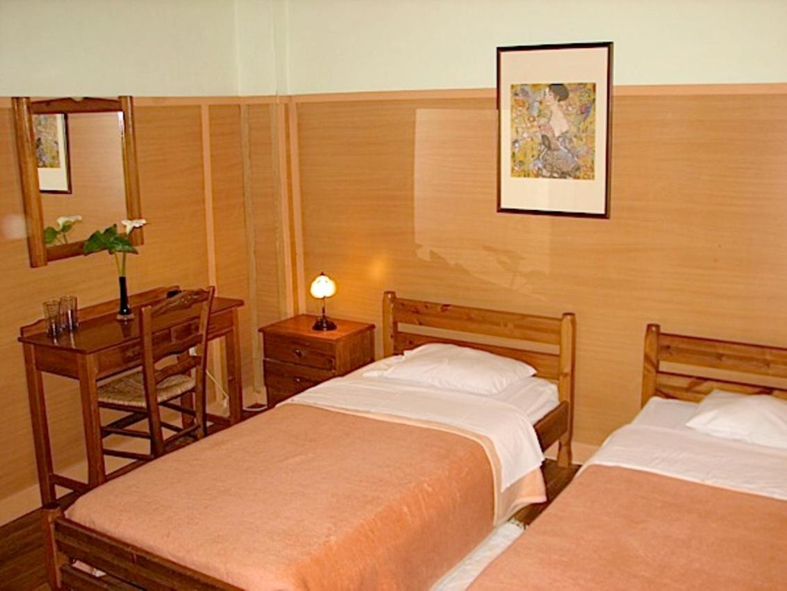 Earini Rooms And Apartments - Housity