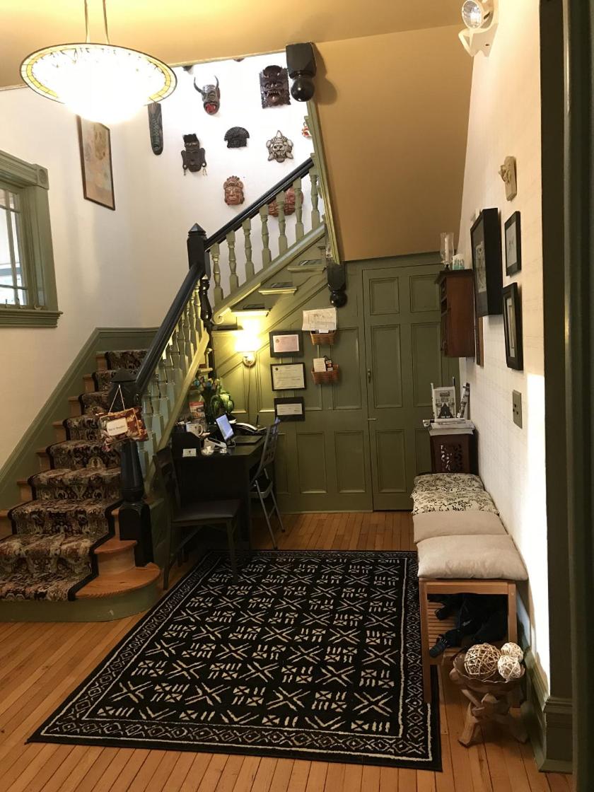 Hummingbird Inn - Housity
