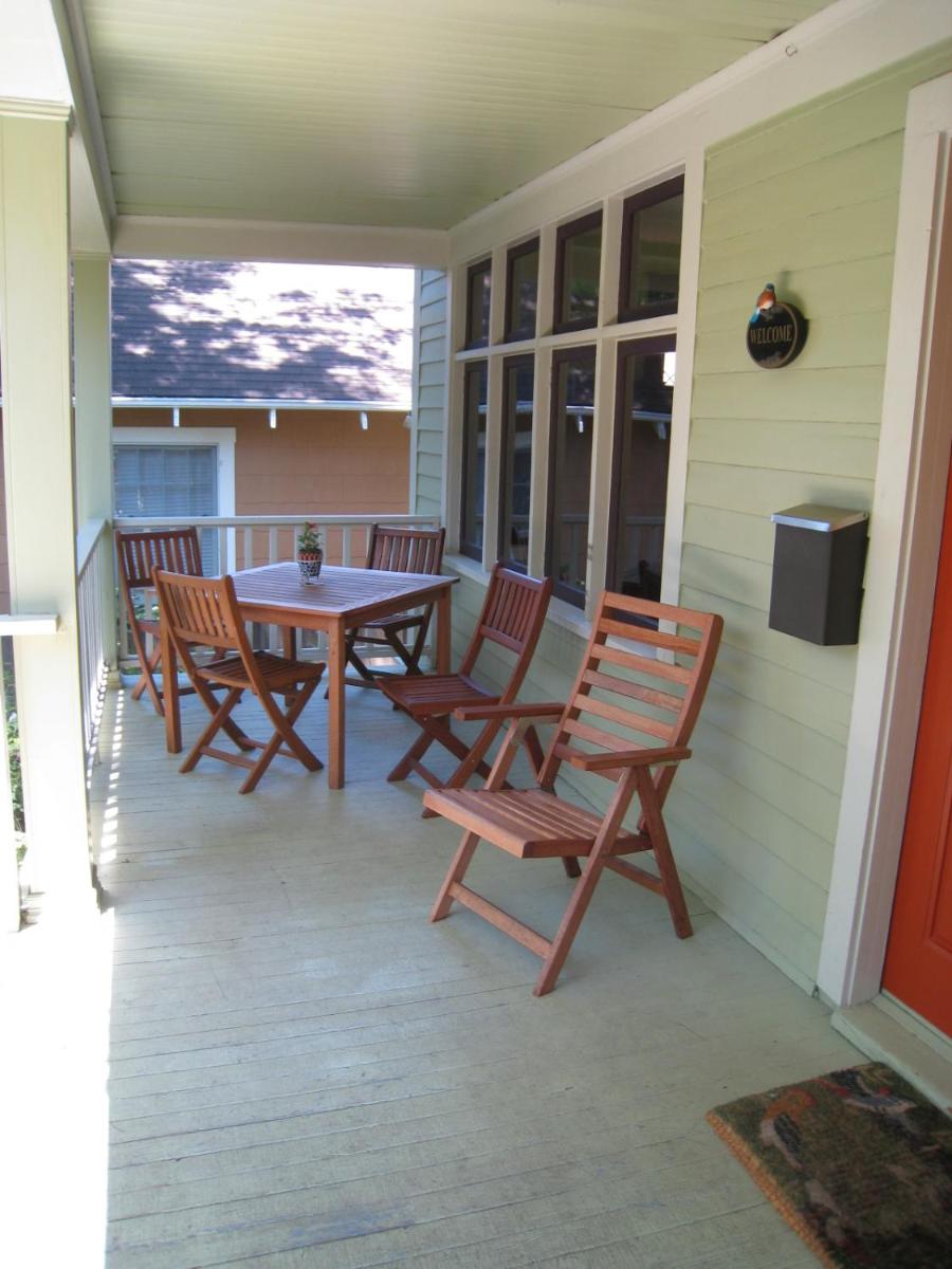 Bluebird Guesthouse - Housity