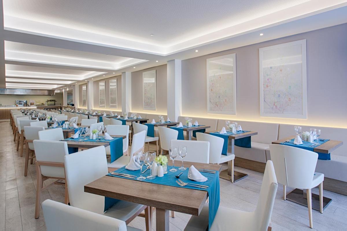 Un restaurante o sitio para comer en Grupotel Farrutx