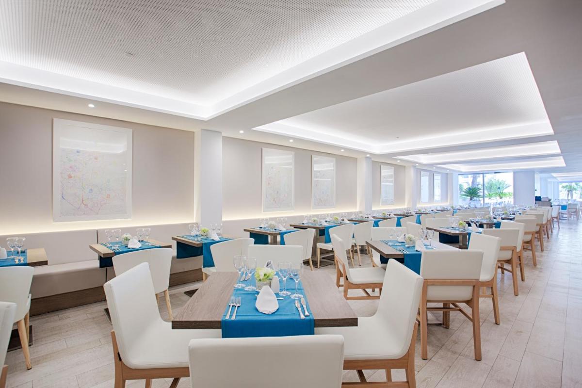 Un restaurante o sitio para comer en Grupotel Farrutx