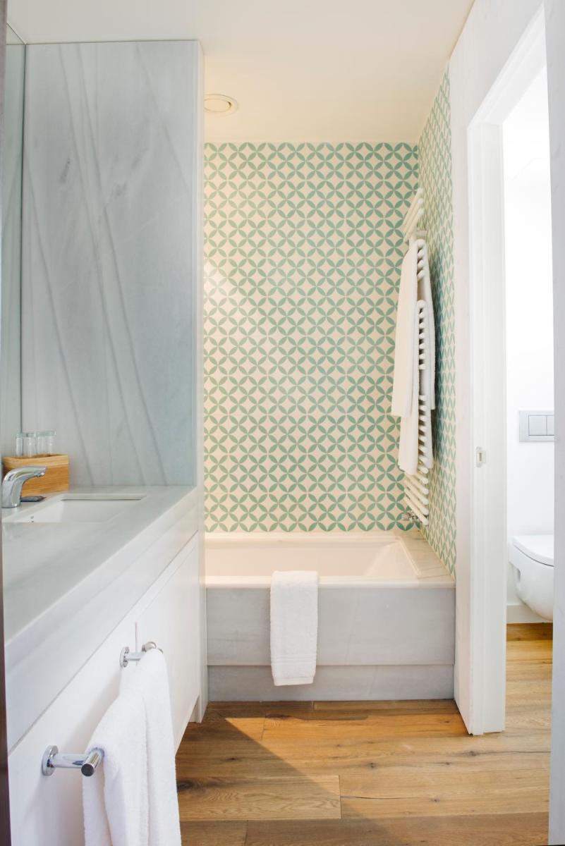 Un baño de Hostal Empúries