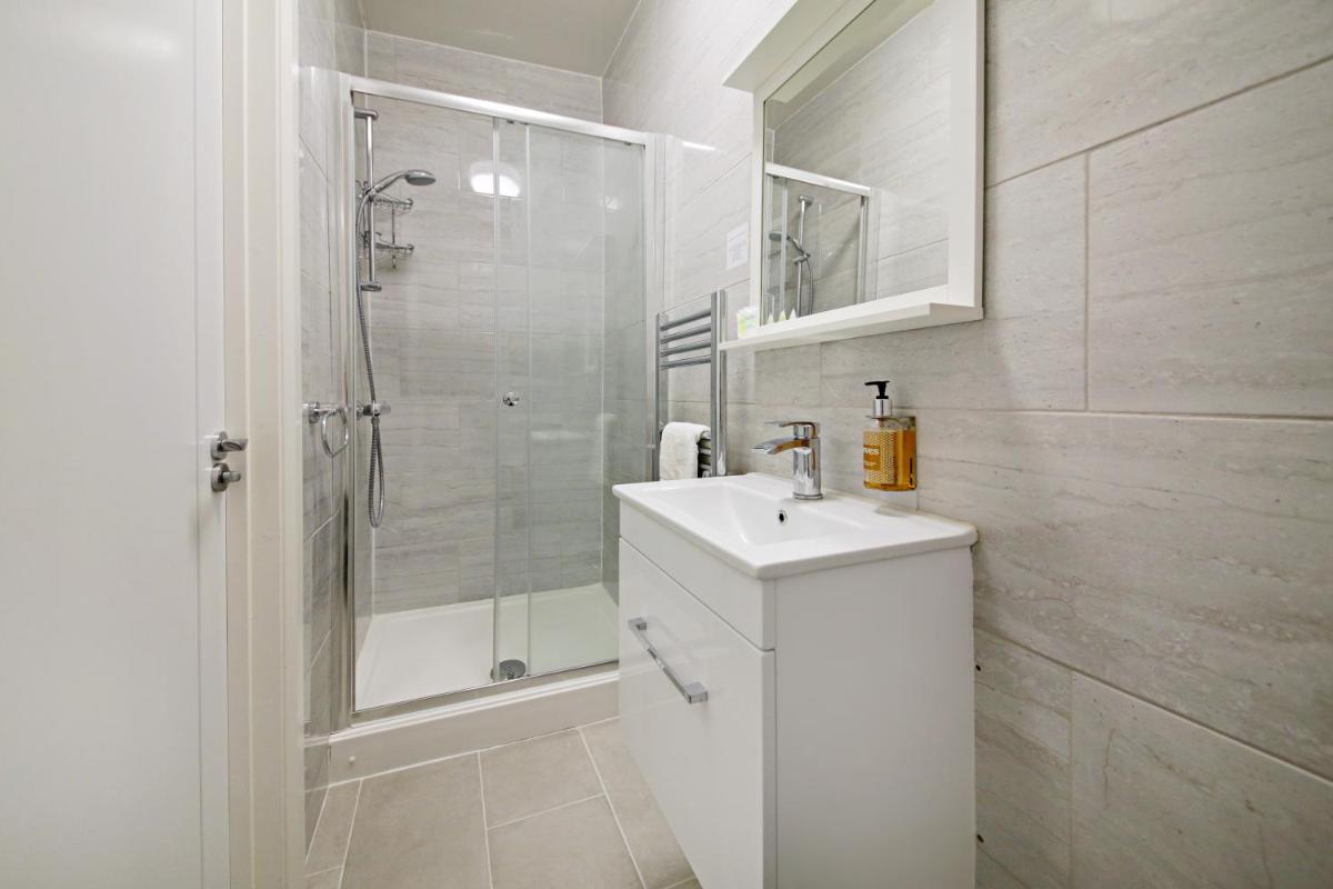 Imperial Guest House Ltd. - Housity