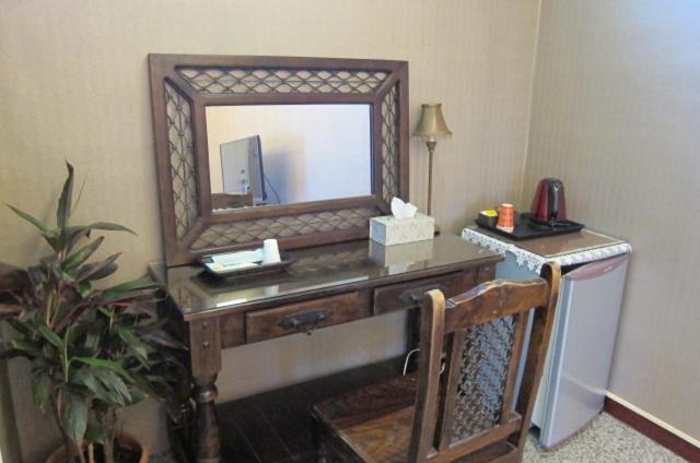 Golden Sunshine - Housity