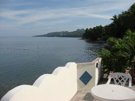 Las Flores Beachside Hotel - Housity