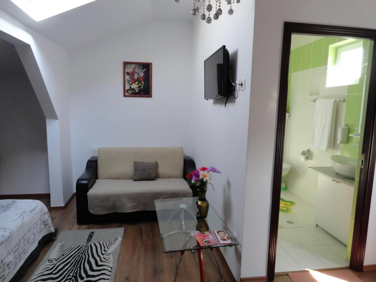 Carmen Studio - Housity