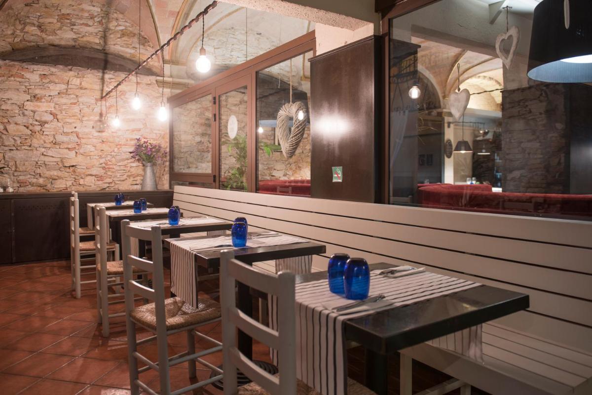 Un restaurante o sitio para comer en Hotel-Spa Classic Begur