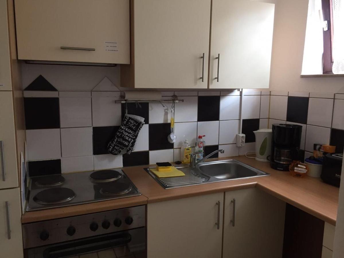 BASEMENT Links 108A 1 Zimmer Apartment - Housity