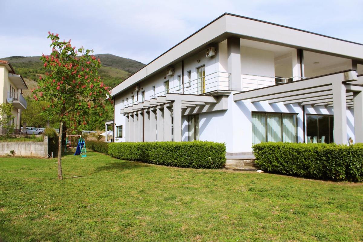 Hotel Insteia - Housity