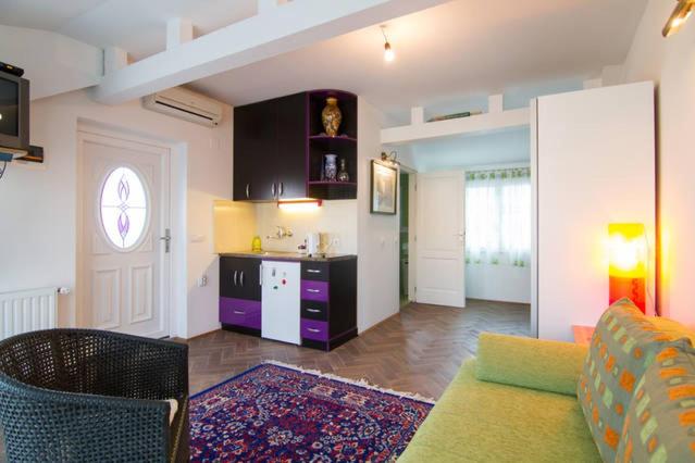 Apartman - Ružičnjak - Housity
