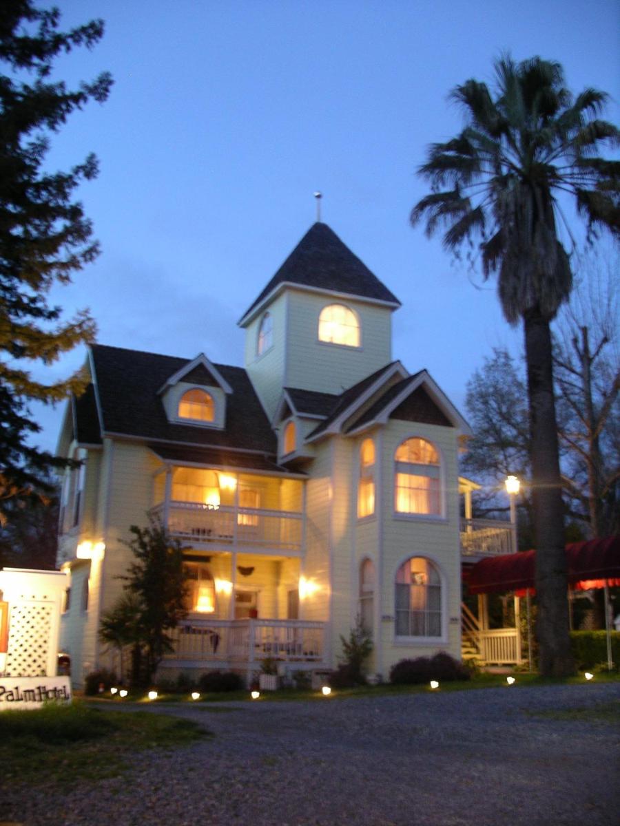 The Palm Hotel - Housity