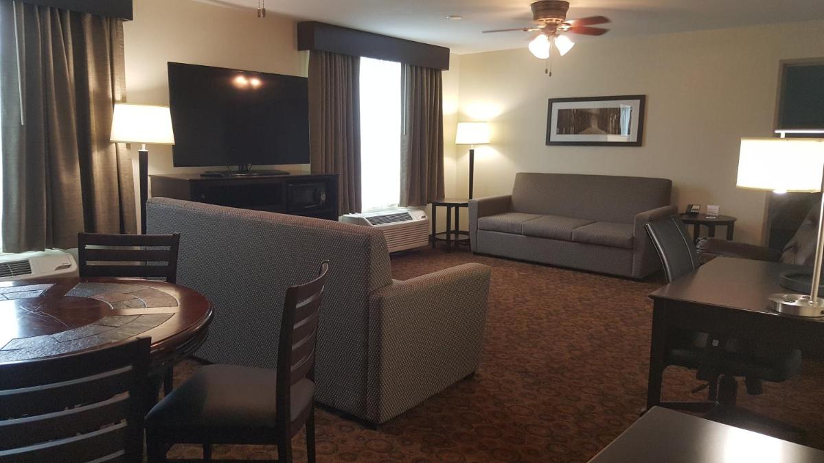 AmericInn & Suites Burnsville, MN - Housity