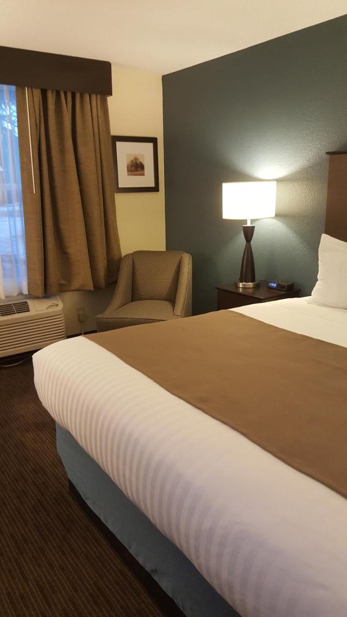 AmericInn & Suites Burnsville, MN - Housity