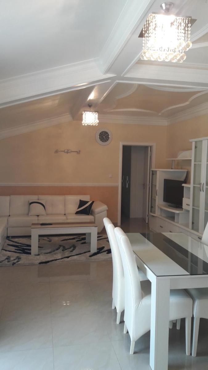 Apartments Royal Menex - Housity